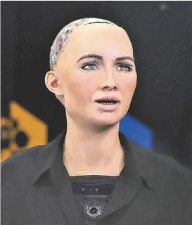  ?? CARLOS ZEPEDA/EFE ?? El robot Sophia fue creado por una empresa de Hong Kong.