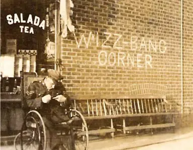  ??  ?? Right: A First World War veteran, his left leg amputated, sits in a wheelchair at “Wizz-Bang Corner” on Davisville Avenue in Toronto. Scenes like this inspired Earhart to volunteer to care for wounded and injured soldiers.
