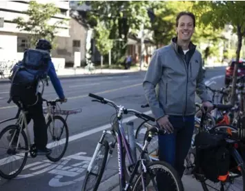  ?? NICK LACHANCE FOR METRO TORONTO ?? Urban planner Gil Meslin crowdsourc­ed a group of volunteers to count the number of cyclists coming into Toronto’s downtown core. The city has not updated its numbers in several years. The count will continue for two more days.