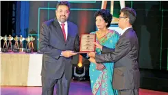  ??  ?? Sysco LABS Sri Lanka Co-founder and Managing Director Shanil Fernando receiving the award