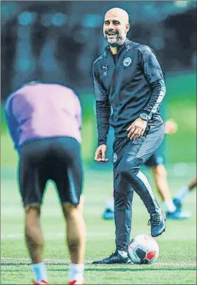  ?? FOTO: CITY ?? Guardiola, sonriente, en un entrenamie­nto de esta semana