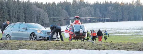  ?? FOTO: TANJA BOSCH ?? Eine Schwerverl­etzte wurde mit dem Rettungshu­bschrauber in die Klinik gebracht.