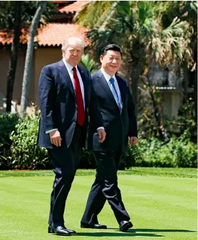  ??  ?? Rencontre entre les dirigeants chinois et américain, à Mar-a-Lago, en Floride