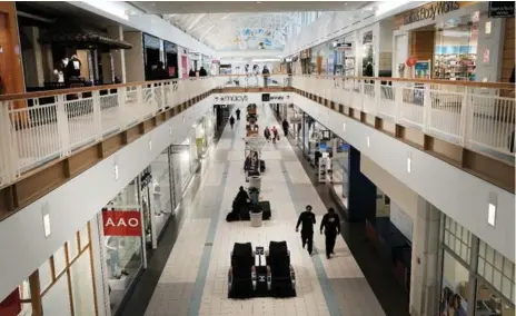  ?? SPENCER PLATT/GETTY IMAGES FILE PHOTO ?? Shopping malls in the U.S. are using their sprawling concrete lots in a push to bring in visitors with experience­s that can’t be replicated online.