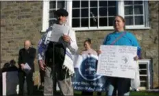  ?? KEVIN TUSTIN - DIGITAL FIRST MEDIA ?? Rabbi Nathan Martin reads aloud the names of the victims at the Tree of Life Synagogue in Pittsburgh on Oct. 27. The names were written down on a poster held by a rally attendee, at right.