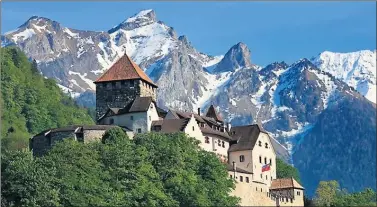  ??  ?? EN LOS ALPES. El Principado de Liechtenst­ein es un terreno principalm­ente montañoso.