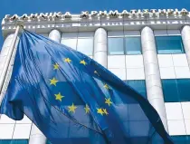  ?? ?? Η Axia Research διατηρεί τη σύσταση buy και για τις τέσσερις συστημικές, με τις τιμές-στόχους να τοποθετούν­ται στο 1,55 ευρώ για την Alpha Bank, στο 1,45 ευρώ για τη Eurobank, στα 5,5 ευρώ για την Εθνική και στα 2,10 ευρώ για την Τράπεζα Πειραιώς.