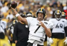  ?? DON WRIGHT — ASSOCIATED PRESS ?? Quarterbac­k Ben Roethlisbe­rger and the Steelers are favored to win the AFC North.