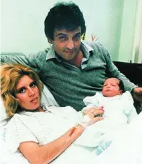  ?? EFE ?? María Jiménez y Pepe Sancho, junto a su hijo Alejandro