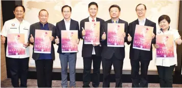  ??  ?? The first Sabah Sky Lantern Festival committee with Koh (fourth left), RCKKM president George Ngui (third right), founder president Dato George Lim (third left) and SIA CEO Professor Dato Wilson Yong (second right) launching the event poster.