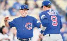  ?? GETTY IMAGES ?? El manager Joe Maddon ha disfrutado una temporada única con el mago boricua en el cuadro de Cachorros.