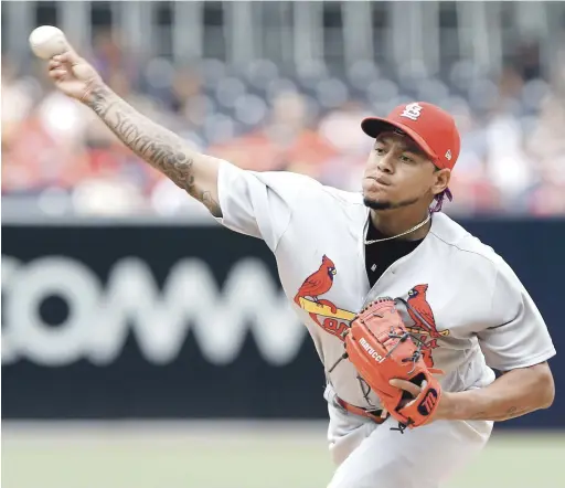  ?? FOTO AP | DISEÑO JULIO ANÍBAL RAMÍREZ ?? El dominicano Carlos Martínez, de los Cardenales, lució inmenso en su salida de ayer contra los Padres.