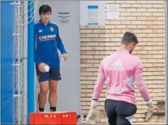  ?? ?? Iván Azón, saliendo de la enfermería de la Ciudad Deportiva.