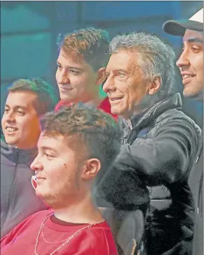  ?? PRENSA FRENTE DE TODOS ?? Macri estuvo ayer con jóvenes gamers en Tecnópolis. El rol de Peña, Salvai y Macchiavel­li.