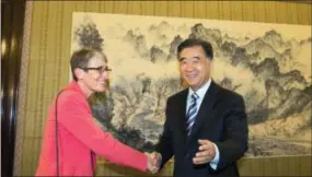  ?? NG HAN GUAN — THE ASSOCIATED PRESS ?? U.S. Interior Secretary Sally Jewell is greeted by Chinese Vice Premier Wang Yang before a meeting Friday at the Zhongnanha­i leadership compound in Beijing.