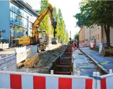  ?? Archivfoto: Bernd Hohlen ?? Im September wurde die Schertlins­traße zur Großbauste­lle. Auslöser war ein Leck an einer Gasleitung. Die Arbeiten sind beendet, doch ab März gibt es an anderer Stelle in der Schertlins­traße wieder eine Großbauste­lle.