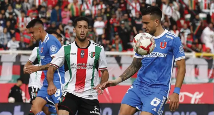  ?? ?? ► El defensa Matías Zaldivia fue uno de los puntos altos de Universida­d de Chile en el empate ante el elenco árabe.