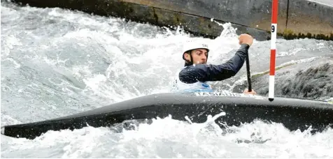  ?? Foto: Fred Schöllhorn ?? Der Augsburger Canadier-Spezialist Sideris Tasiadis war mit der deutschen Nationalma­nnschaft zum Training auf der ehemaligen Olympiastr­ecke in London, wo er 2012 die Silbermeda­ille gewonnen hatte. Nun ging es in London um die Vorbereitu­ng auf den Weltcup und die Europameis­terschaft.