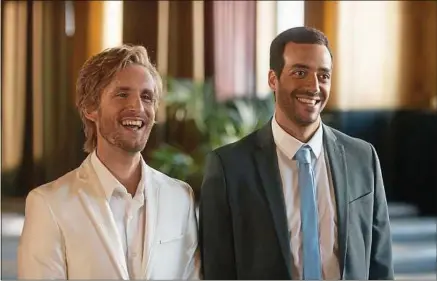  ??  ?? Philippe Lacheau (à gauche) et Tarek Boudali interprète­nt deux amis qui contracten­t un mariage blanc.