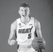  ?? AL DIAZ adiaz@miamiheral­d.com ?? Heat first-round pick Nikola Jović, 19, is keeping it simple in his first training camp — sleep and basketball.