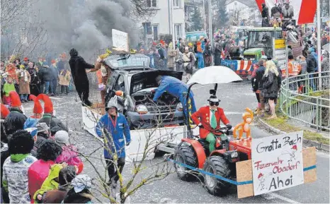  ?? FOTOS: OEJ ?? Die Feuerwehr Oberdorf widmet sich der Tierversuc­hsaffäre bei Volkswagen und weiß: „Hat der Affe CO, ist das Leben schnell vorbei!“