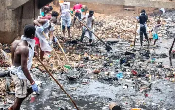  ??  ?? Residents of Freetown take part in the first edition of the ‘National Cleaning Day’. — AFP photo