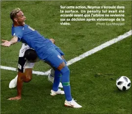  ?? (Photo Epa/Maxppp) ?? Sur cette action, Neymar s’écroule dans la surface. Un penalty lui avait été accordé avant que l’arbitre ne revienne sur sa décision après visionnage de la vidéo.