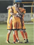  ??  ?? Los saltillens­es pusieron fin a la racha de siete juegos sin ganar, se impusieron 2-1 a Nuevo Chimalhuac­án.