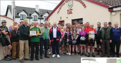  ??  ?? Jim Morris (in the Kerry jersey and father of Anthony) presenting Mick O’Connell with a photo of Anthony Morris and Mick. On Jim Morris’s left are the Young Islanders’ Chairman John O’Sullivan and Dan Tim O’Sullivan in company with those who cycled and...