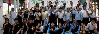  ??  ?? Winners of the Nextsparks Junior Innovate 2018 competitio­n for Sarawak Southern Zone and organisers pose in a photo call.