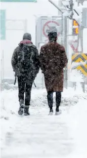  ??  ?? En plus du froid, les Québécois ont aussi eu droit à des chutes de neige plus abondantes que la normale en novembre. PHOTO STEVEN LEBLANC