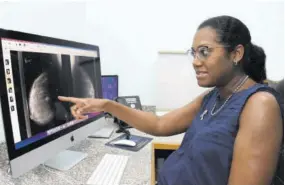  ?? ?? Dr Sherrian Leslie examines a breast scan.