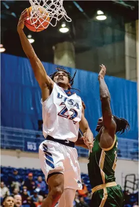  ?? Marvin Pfeiffer/staff photograph­er ?? Christian Tucker (22) entered the UTSA record book, joining Issy Washington (1986) with a 14-assist game.