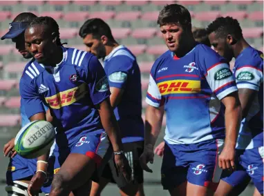  ?? BACKPAGEPI­X ?? ADDING TO THE HEAT: Flyer Seabelo Senatla, with ball, is back in the Stormers starting XV this week.