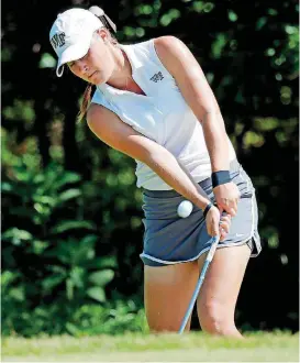  ?? SISNEY, THE OKLAHOMAN] [PHOTO BY STEVE ?? Wake Forest’s Jennifer Kupcho tied the competitiv­e course record at Karsten Creek Golf Club in the first round of the NCAA Women’s Golf Championsh­ips on Friday.