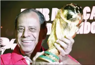  ?? CHRISTOPHE SIMON/AFP ?? Carlos Alberto, legendary captain of Brazil’s World Cup-winning team of 1970, at the Maracana stadium in Rio de Janeiro, Brazil, in April 2014.