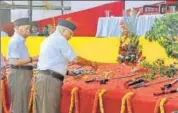  ?? PTI ?? RSS chief Mohan Bhagwat with general secretary Bhaiyyaji Joshi performs shastra puja (worship of the weapons) on the occasion of Vijaydashm­i at RSS headquarte­rs in Nagpur on Saturday.