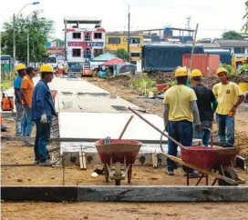  ?? FOTO ?? La Alcaldía de Apartadó proyectó en el cuatrienio pavimentar 12 kilómetros de vías y ya lleva 6 kilómetros.