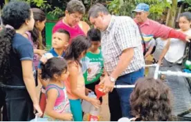  ?? MARVIN GAMBOA. ?? Don Ademar no se pudo quedar de brazos cruzados.