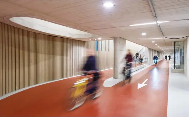  ??  ?? ABOVE: A red bike path wraps around the perimeter of Utrecht’s three-tier cycle garage, situated beneath the city’s central square.