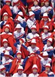  ?? Foto: dpa ?? Kim Jong Uns Truppen: Cheerleade­r aus Nordkorea auf den Rängen.