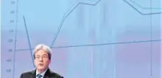  ?? FOTO: JOHN THYS/AFP ?? EU-Wirtschaft­skommissar Paolo Gentiloni bei der Vorstellun­g der neuen Konjunktur­prognose in Brüssel.