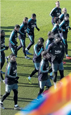  ?? FOTO: AFP ?? Barcelona es líder con tres puntos de diferencia sobre el segundo, Atlético de Madrid que juega hoy ante Sevilla.