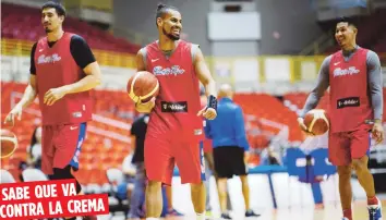  ?? tonito.zayas@gfrmedia.com ?? Al canastero boricua Gian Clavell (al centro) le parece interesant­e que en la Copa del Mundo de la FIBA China 2019 habrá muchos ‘gares’ de buena estatura.