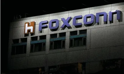  ?? Photograph: Ann Wang /Reuters ?? Unrest has broken out at Foxconn’s vast iPhone factory in Zhengzhou, China, videos posted on social media appeared to show.