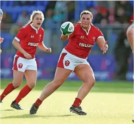  ?? ?? ● Wales prop Gwenllian Pyrs is among the 12 women internatio­nals given full time WRU contracts