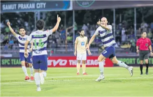  ?? ?? FIRST STRIKE: Samut Prakan’s Aris Zarifovic, right, celebrates his goal against Port.