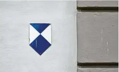  ?? Foto: Klaus Rainer Krieger ?? Das Augsburger Rathaus ist ein wichtiges Kulturgut. Das kann man auch an diesem blau weißen Schild erkennen.