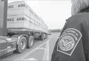  ?? Ryan Remiorz Associated Press ?? THE U.S. softwood lumber industry has long complained that competing imports from Canada are subsidized by provincial government­s. Above, a truck carrying wood goes through the customs checkpoint in New York.