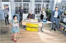  ?? FOTO: BOJAN RITAN ?? Die Dreharbeit­en für die neue Staffel der ZDF-Kultserie „Die Rosenheim-Cops“starten in diesem Jahr wegen Corona mit gehöriger Verspätung und einigen Veränderun­gen. Der Zuschauer soll von der Ausnahmesi­tuation aber später nichts merken.